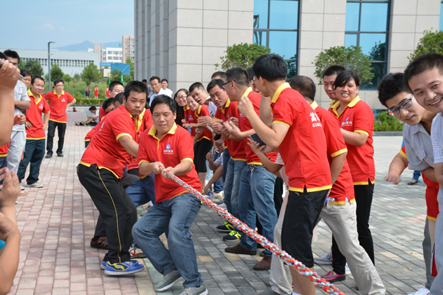 嵩陽(yáng)煤機(jī)“團(tuán)隊(duì)競(jìng)技，獻(xiàn)禮閱兵”