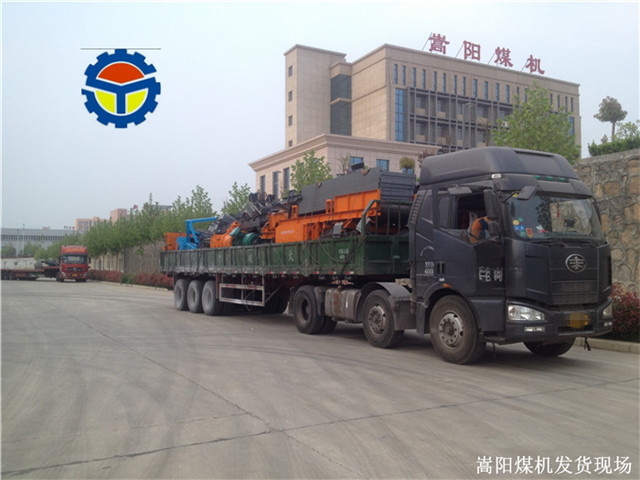 嵩陽(yáng)煤機(jī)DTL100S上運(yùn)固定落地式帶式輸送機(jī)已裝車發(fā)往四川內(nèi)江某煤礦